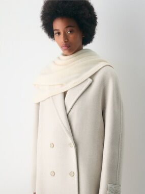 Aritzia 100% Cashmere Key Triangle Knit Scarf with Fringed Edge One Size